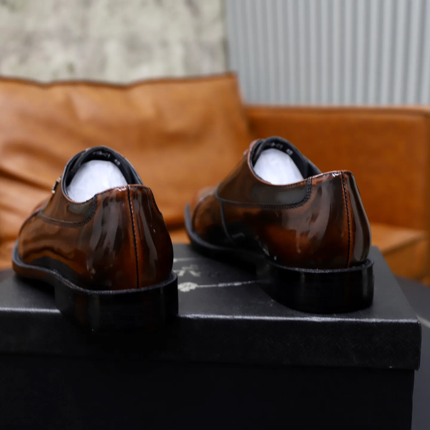 Ex-factory price: 540💰🙅‍♂️🙅‍♂️🙅‍♂️ Brand: PRADA Standard code: Men's code 38-44 (45 can be customized) Grade: Same style as the official website Original order quality Material: Original cowhide surface Comfortable cowhide lining Original outsole Style category: Men's fashionable casual leather shoes Distinguished big-name luxury elements Top luxury Color: actual picture color